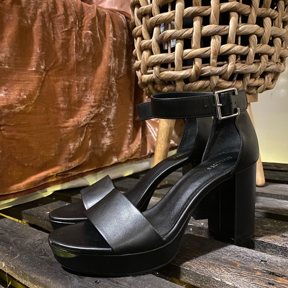 Chunky black leather heels! - Picture 2 of 3